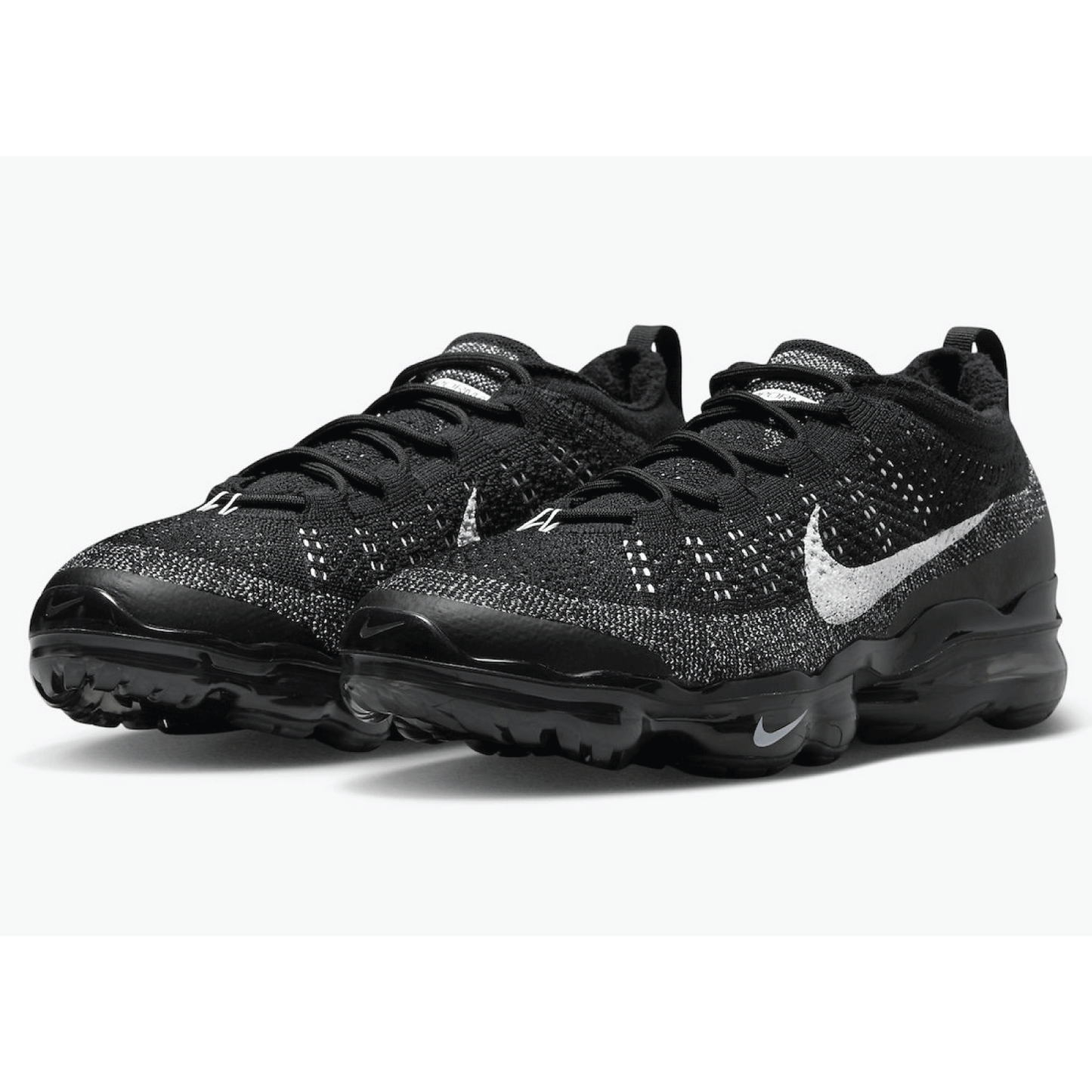 This is the front view of Air VaporMax 2023 Flyknit 'Oreo'