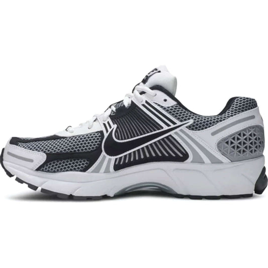This is the left side shoe of Air Zoom Vomero 5 SE SP 'Dark Grey'.