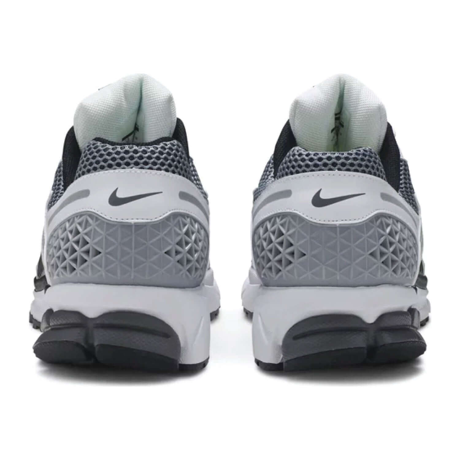This is the back side shoe of Air Zoom Vomero 5 SE SP 'Dark Grey'.