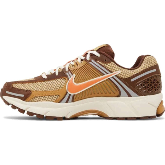 This is the left side shoe of Air Zoom Vomero 5 'Wheat Grass'.