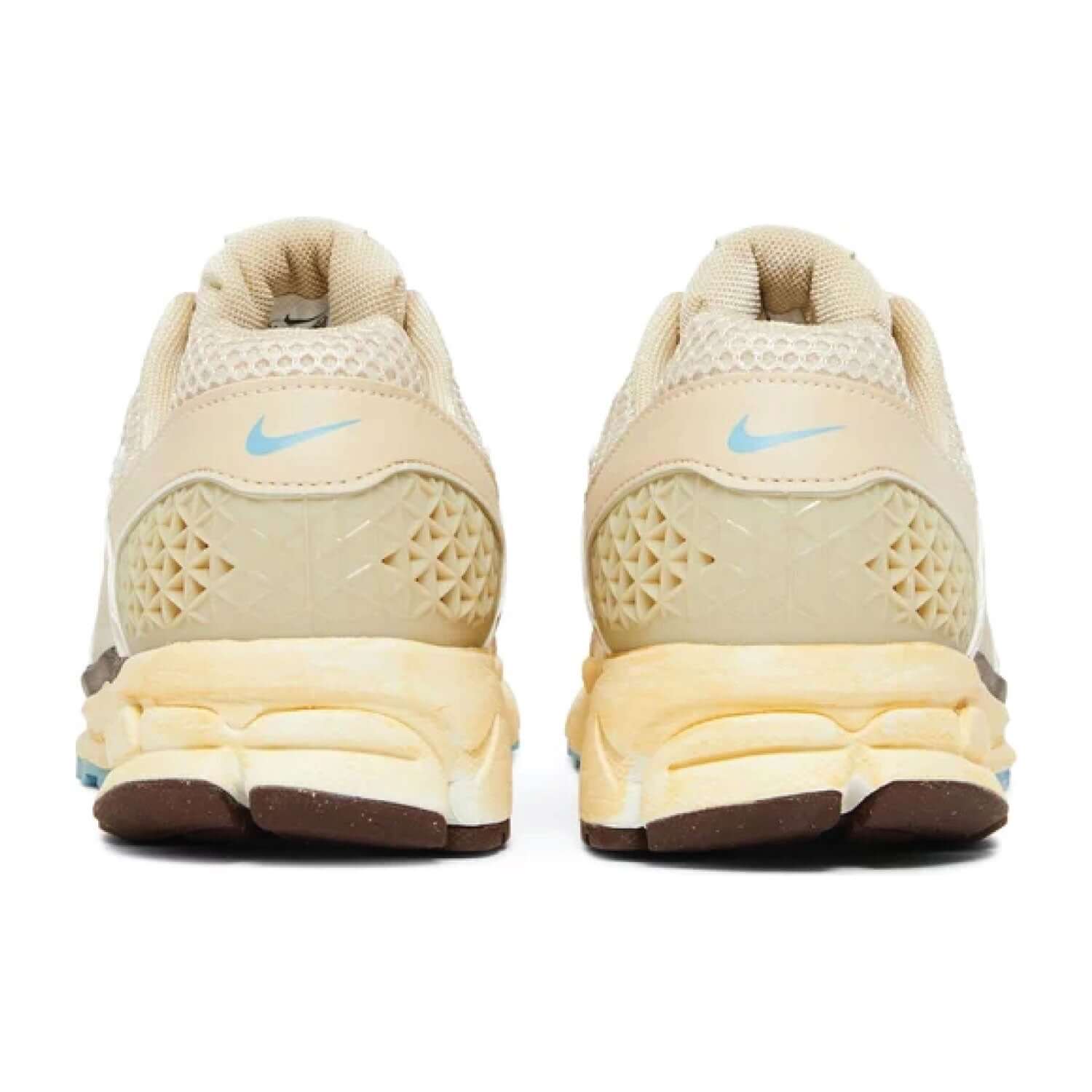 This is the back side shoe of Wmns Air Zoom Vomero 5 'Oatmeal'.