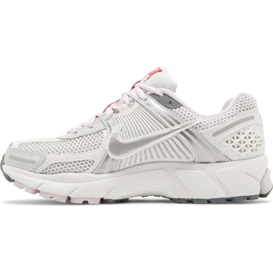 This is the left side shoe of Wmns Air Zoom Vomero 5 '520 Pack - Pink Foam'.