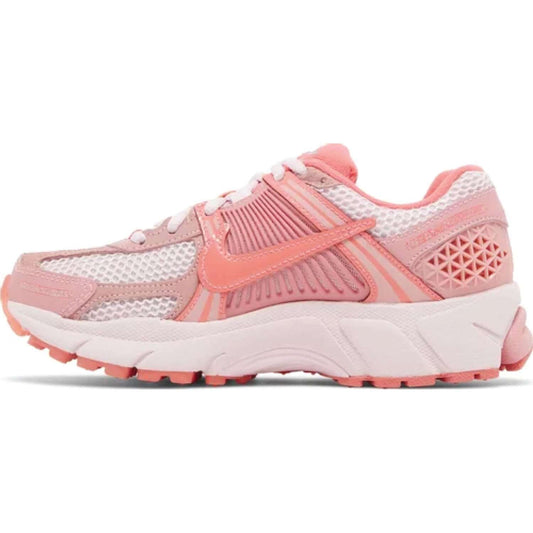 This is the left side shoe of Wmns Air Zoom Vomero 5 'Barbie'.
