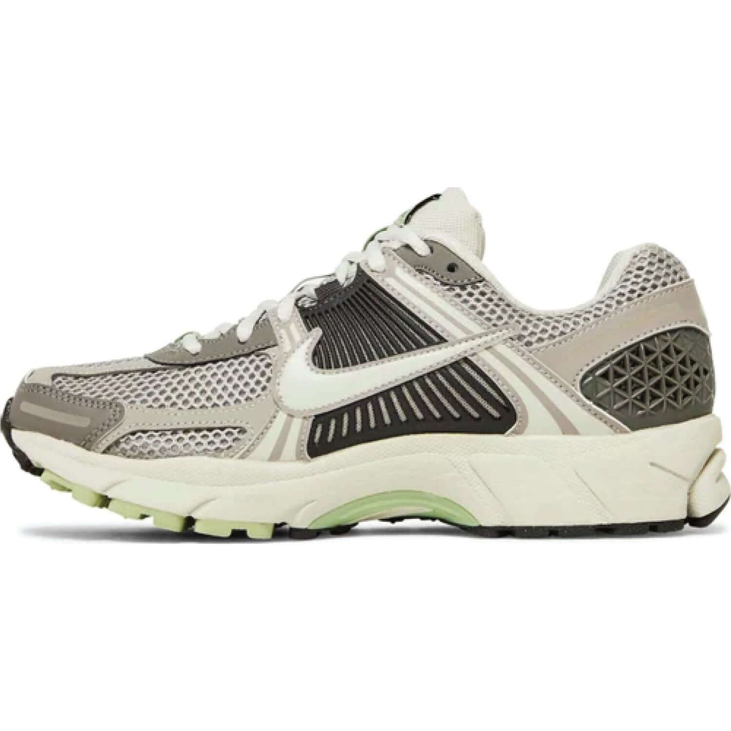 This is the left side shoe of Wmns Air Zoom Vomero 5 'Cobblestone'.