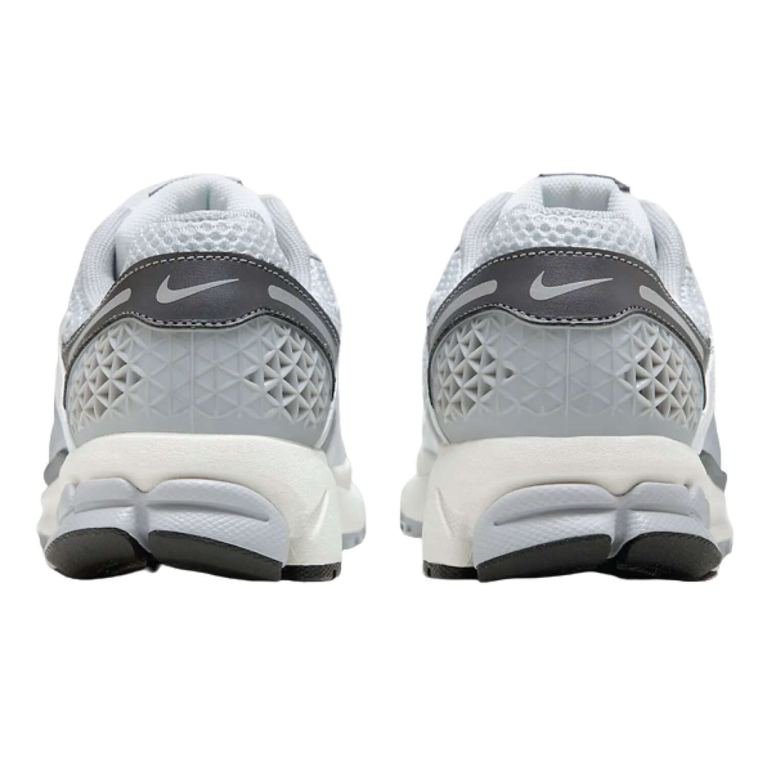 This is the back side shoe of Wmns Zoom Vomero 5 Wolf Grey Cool Grey