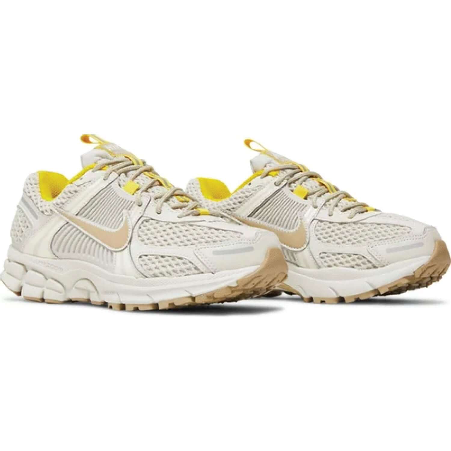 This is the pair of Wmns Air Zoom Vomero 5 'Light Bone'. Whisch describe the beauty of Light Bone.